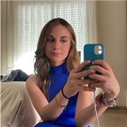 Estudiante de enfermería con capacidad para enseñar ingles. Título B2.